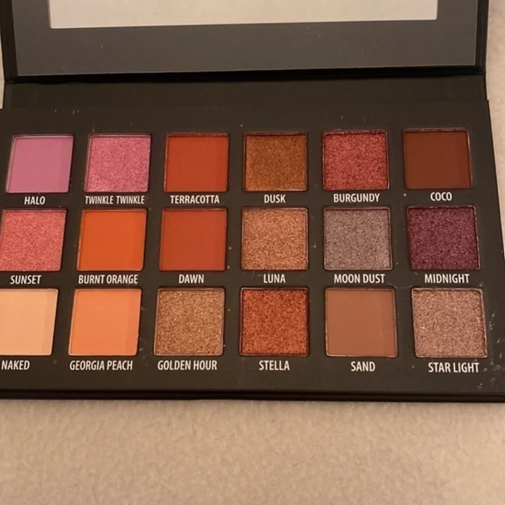 KAB‎ Cosmetics eyeshadow palette